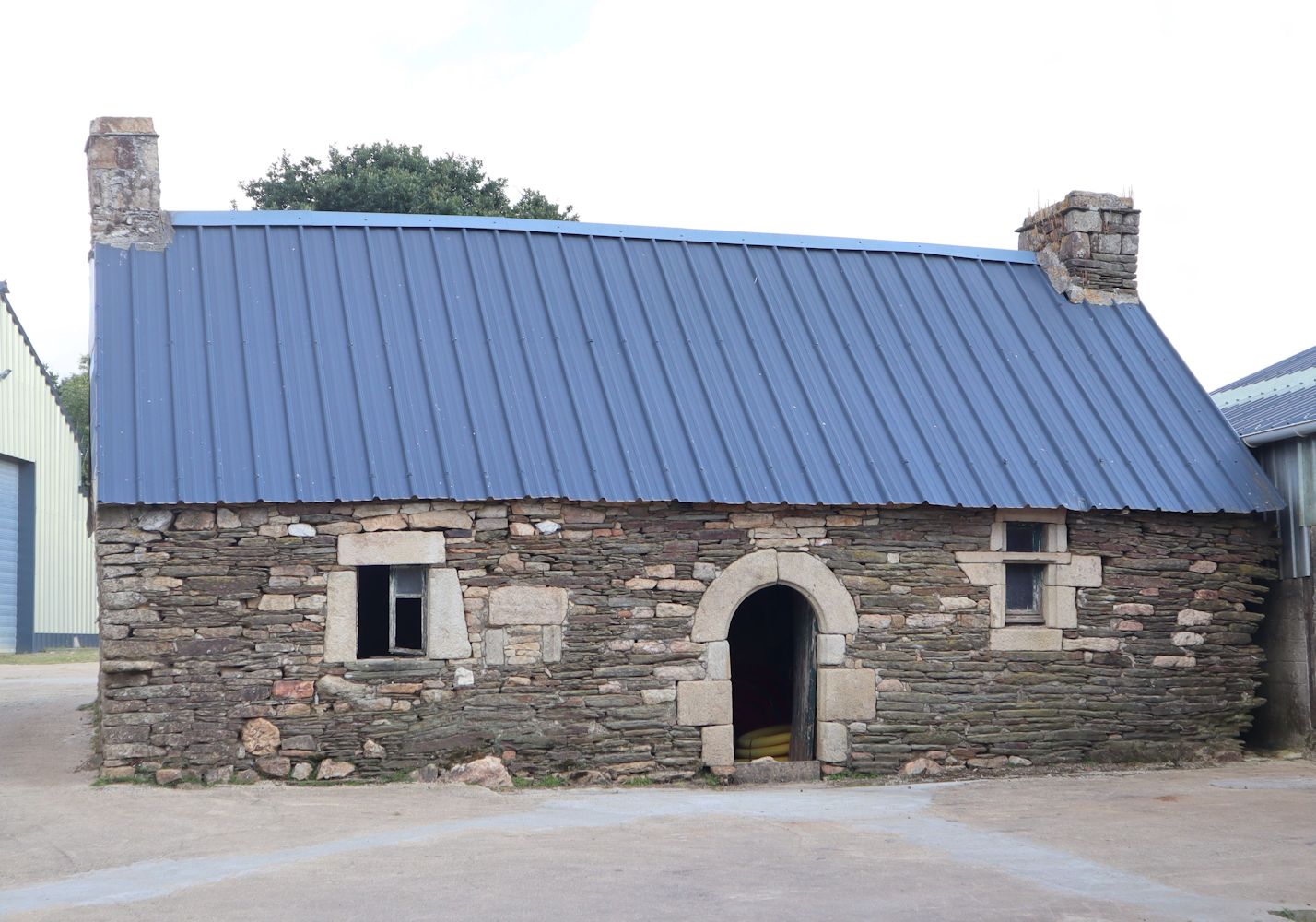 altes Gebäude im Bauernhof im Weiler Larragen