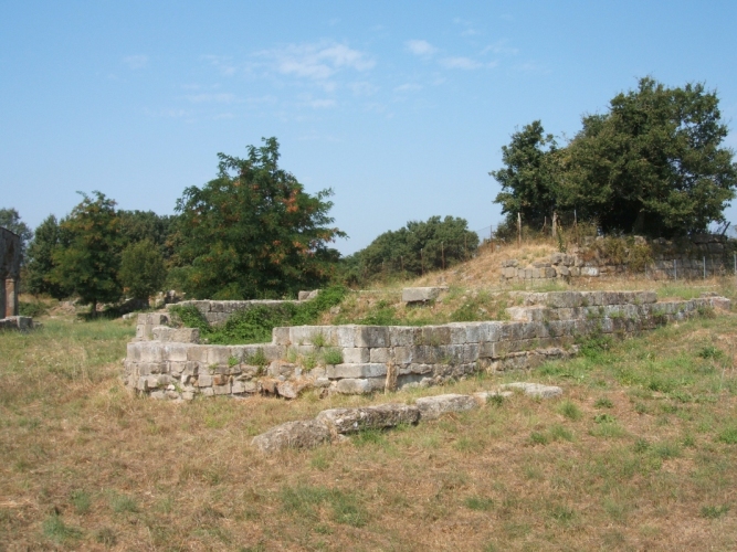 Ruinen der Kirche in Ferento