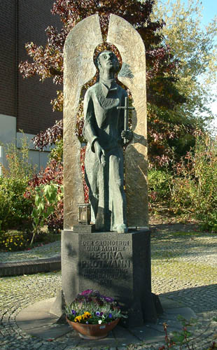 Werner Jakob Korsmeier, Bildhauer aus Münster: Bronzedenkmal, vor dem Mutterhaus der Katharinenschwestern in Münster