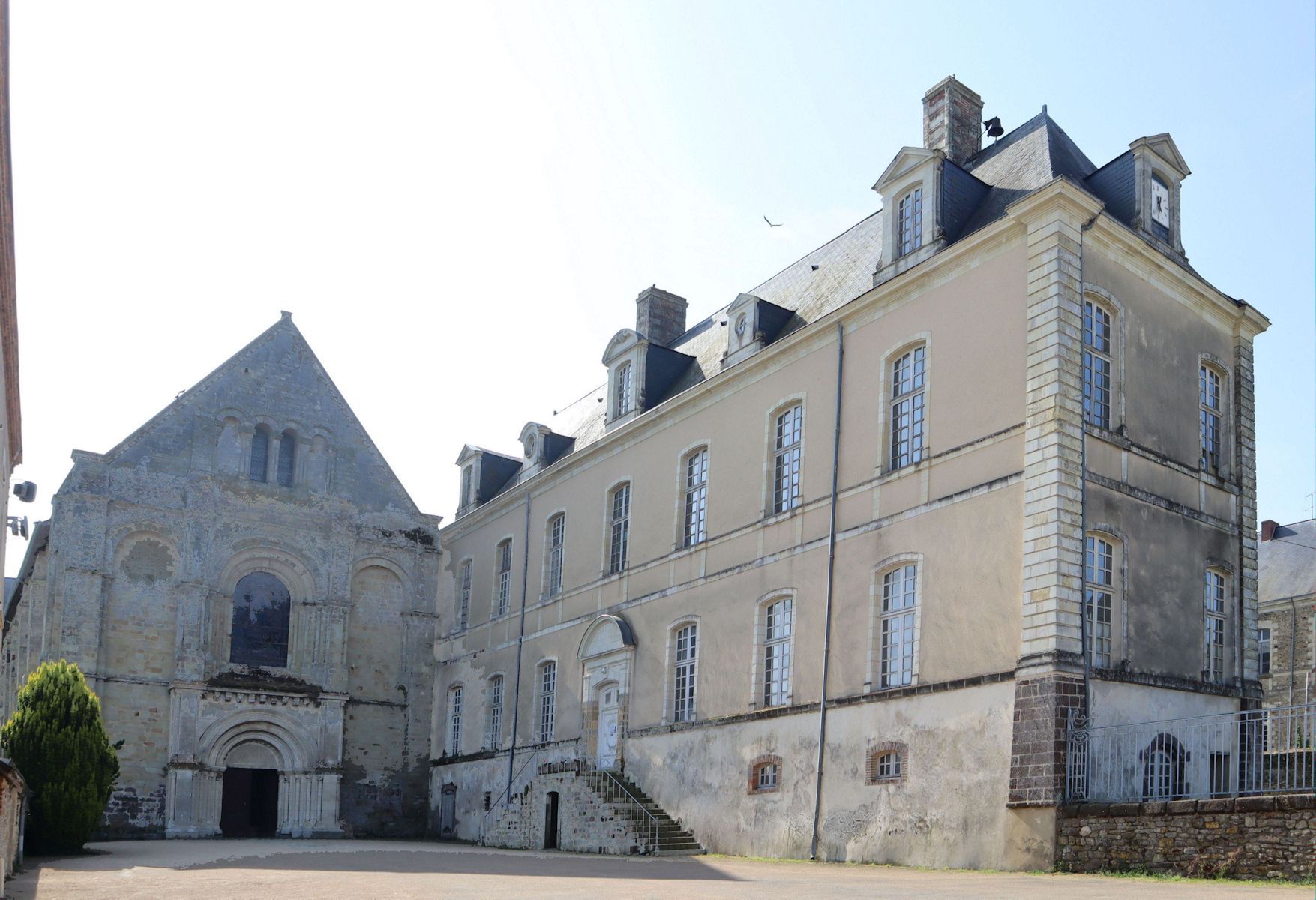 ehemaliges Chorherrensift in La Roë