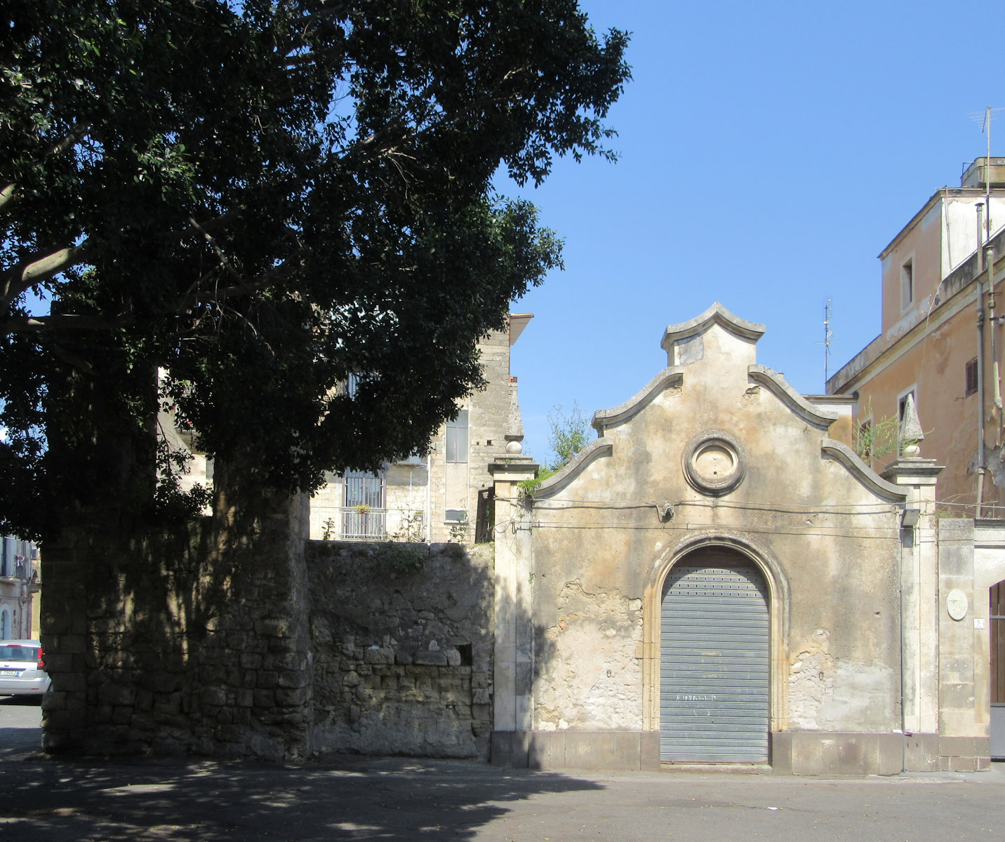 Reste der ehemaligen alten Kathedrale in Lentini