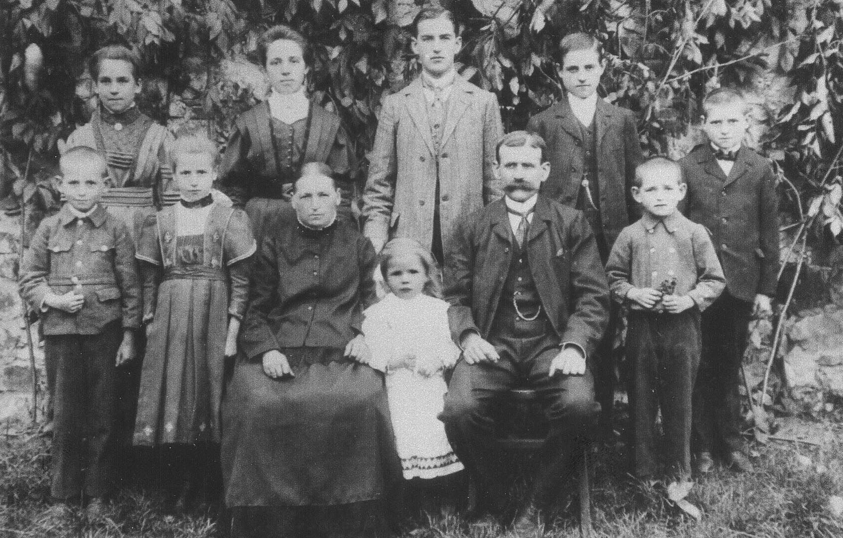Richard Henkes (ganz rechts) im Kreise seiner Familie