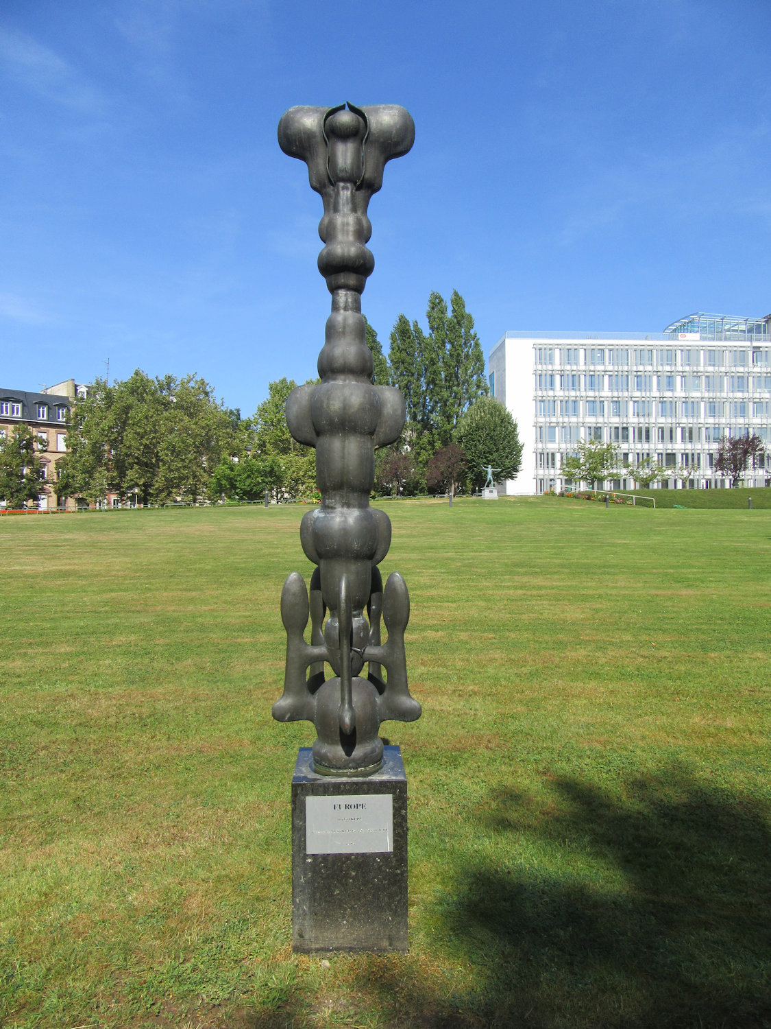 Statue „Europa” an der Stelle des ehemaligen Maison de l'Europe in Straßburg