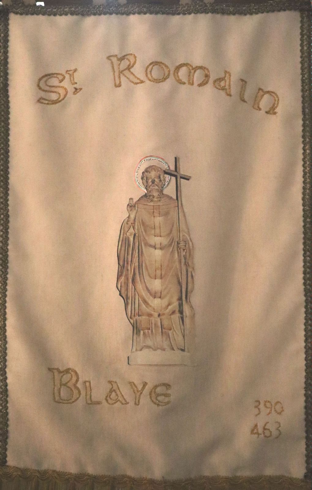 Wallfahrtsbanner in der Kirche Saint-Romain in Blaye