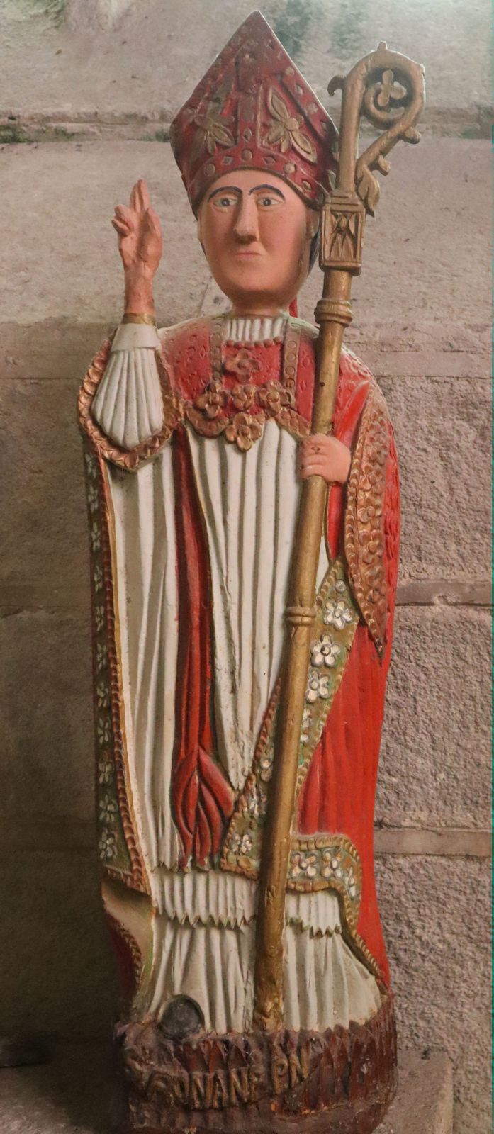 Statue in der Kirche in Locronan