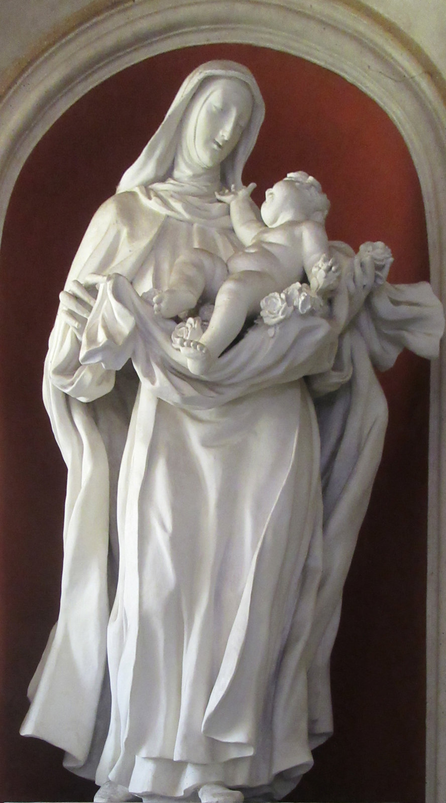 Statue an der Kirche Santa Sabina in Rom