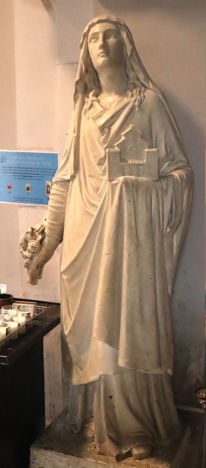 Statue in der Kirche Sainte-Rosalie in Paris