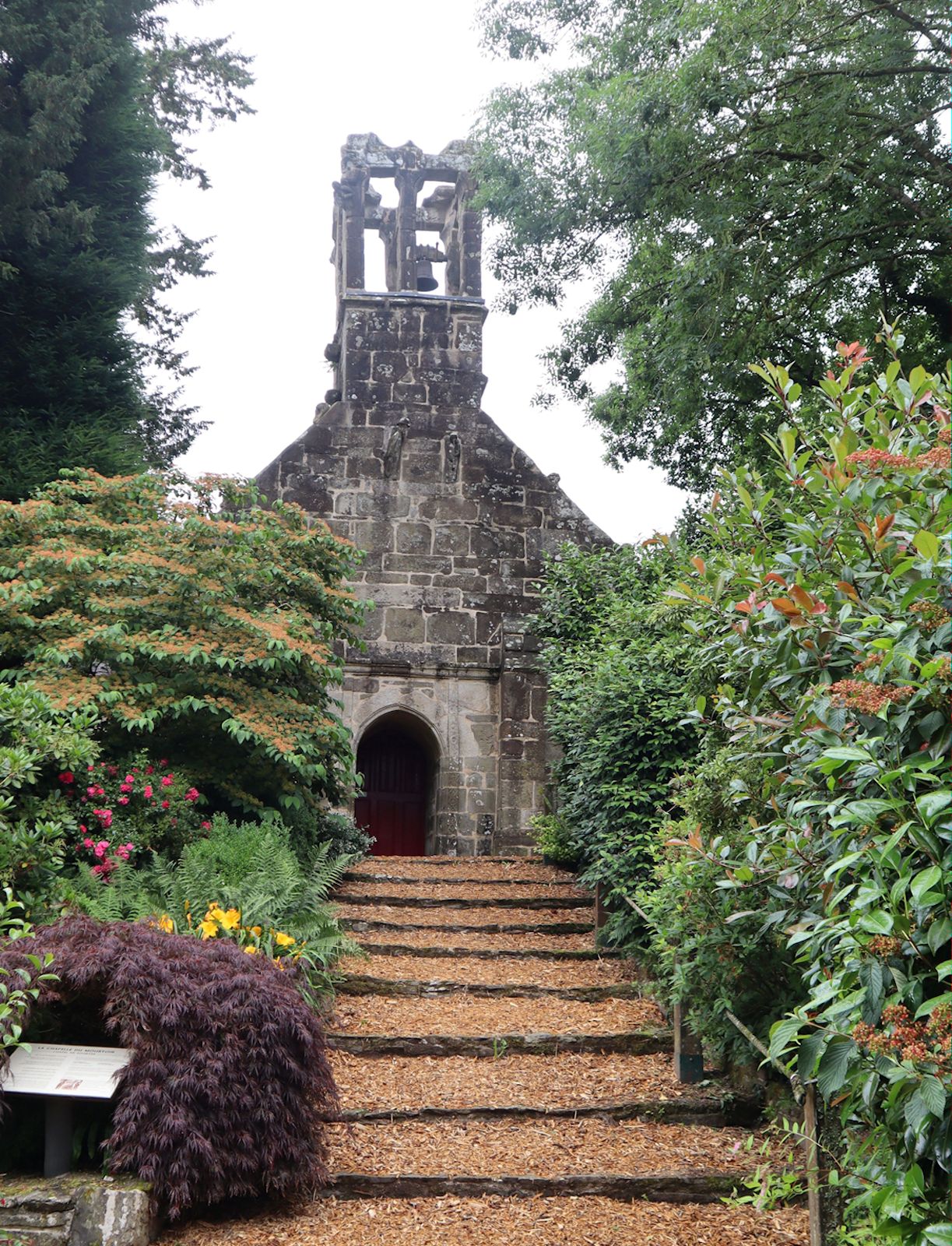Kapelle Moustoir im Wald nahe Châteauneuf-du-Faou
