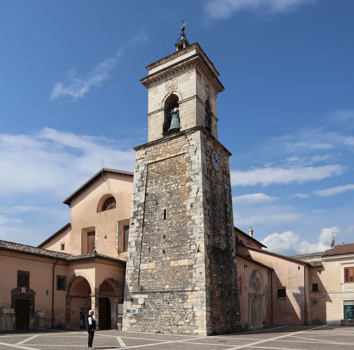 Die Rufinus und Caesidius geweihten Kirche  - die frühere Kathedrale - in Trasacco