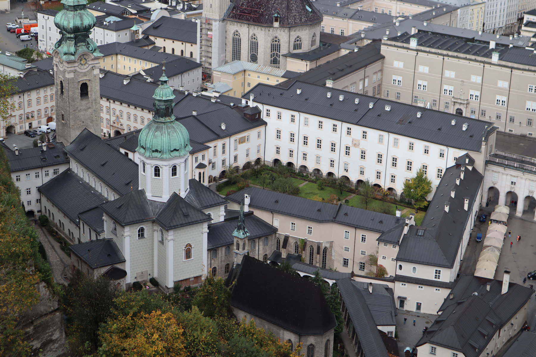 Kirche und Kloster St. Peter in Salzburg, von der Festung Hohensalzburg aus gesehen