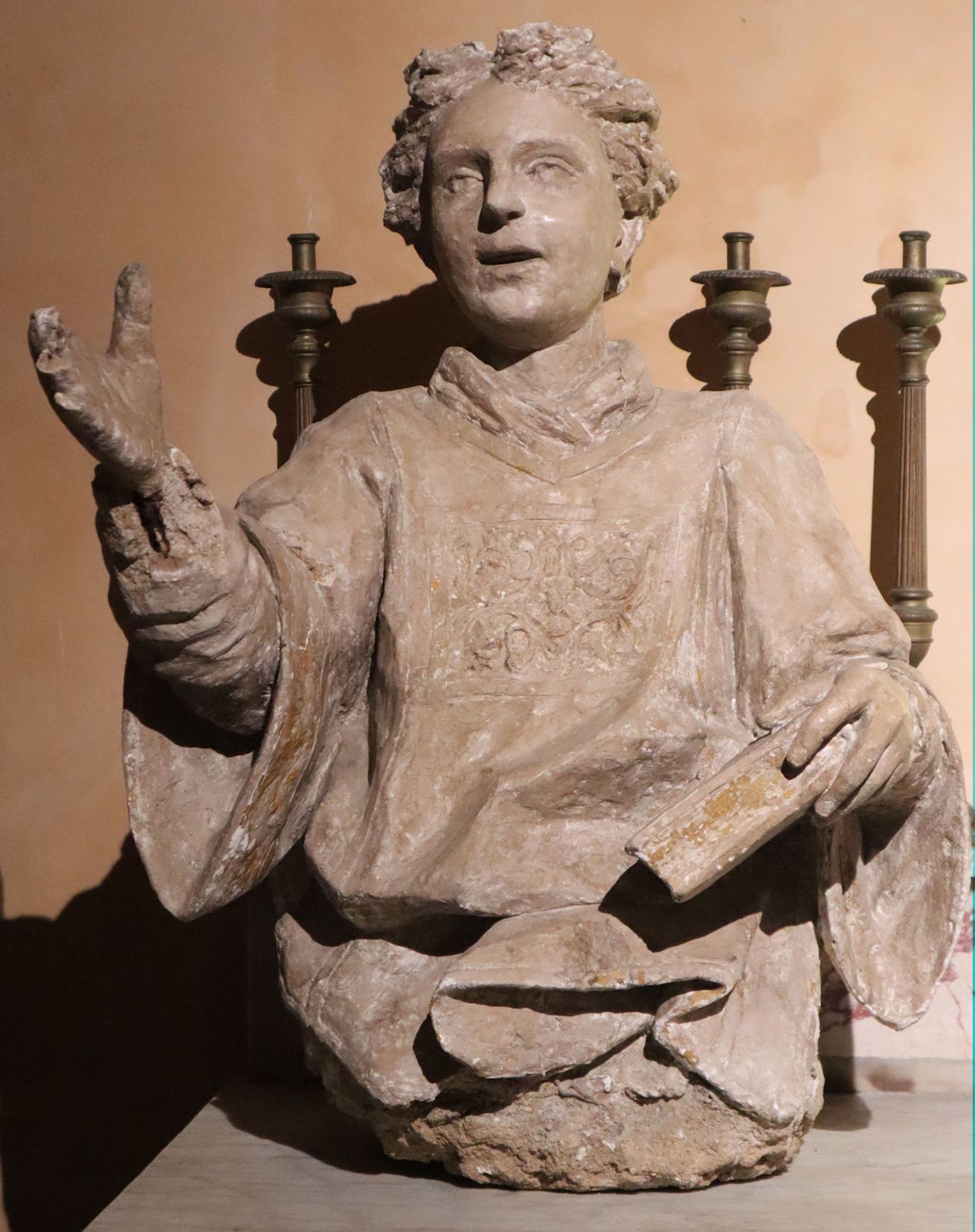Romulus-Skulptur in der Pfarrkirche in Atripalda
