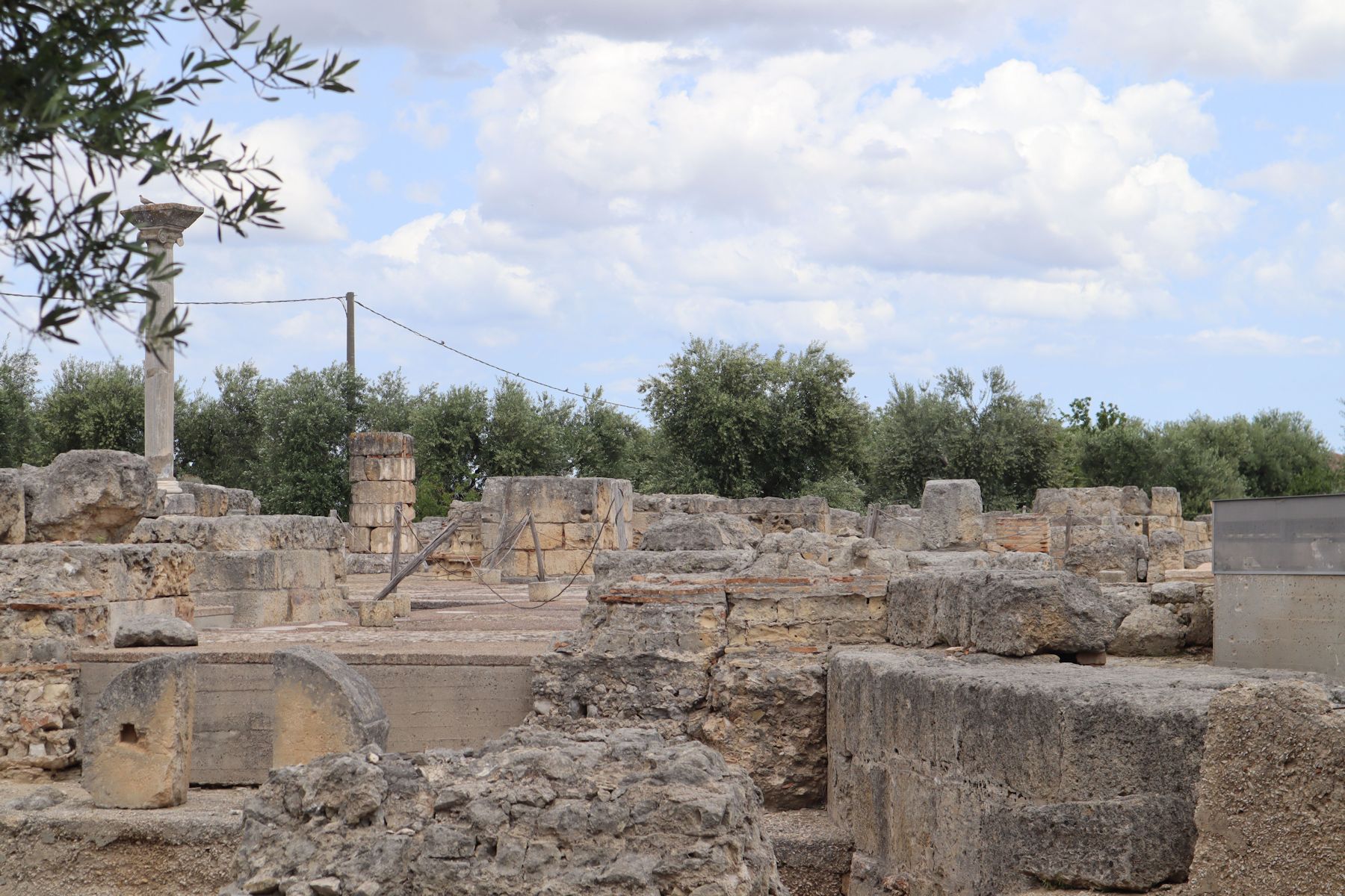 Ruinen der Kathedrale von Canusium, derBasilika San Leucio