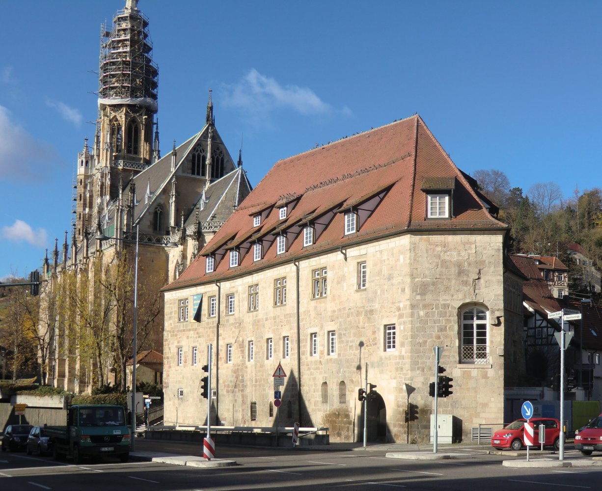 Salemer Pfleghof in Esslingen, erbaut unter Eberhard von Salem, erstmals urkundlich erwähnt 1229, daneben die Kirche „zu unserer lieben Frau” gebaut 1321 bis 1516