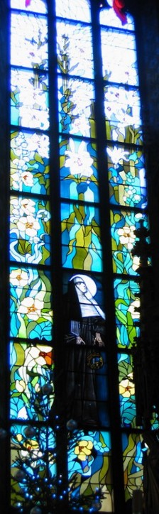 Stanislaw Wyspianski: Salome, modernes Glasfenster in der Basilika St. Franziskus in Kraków