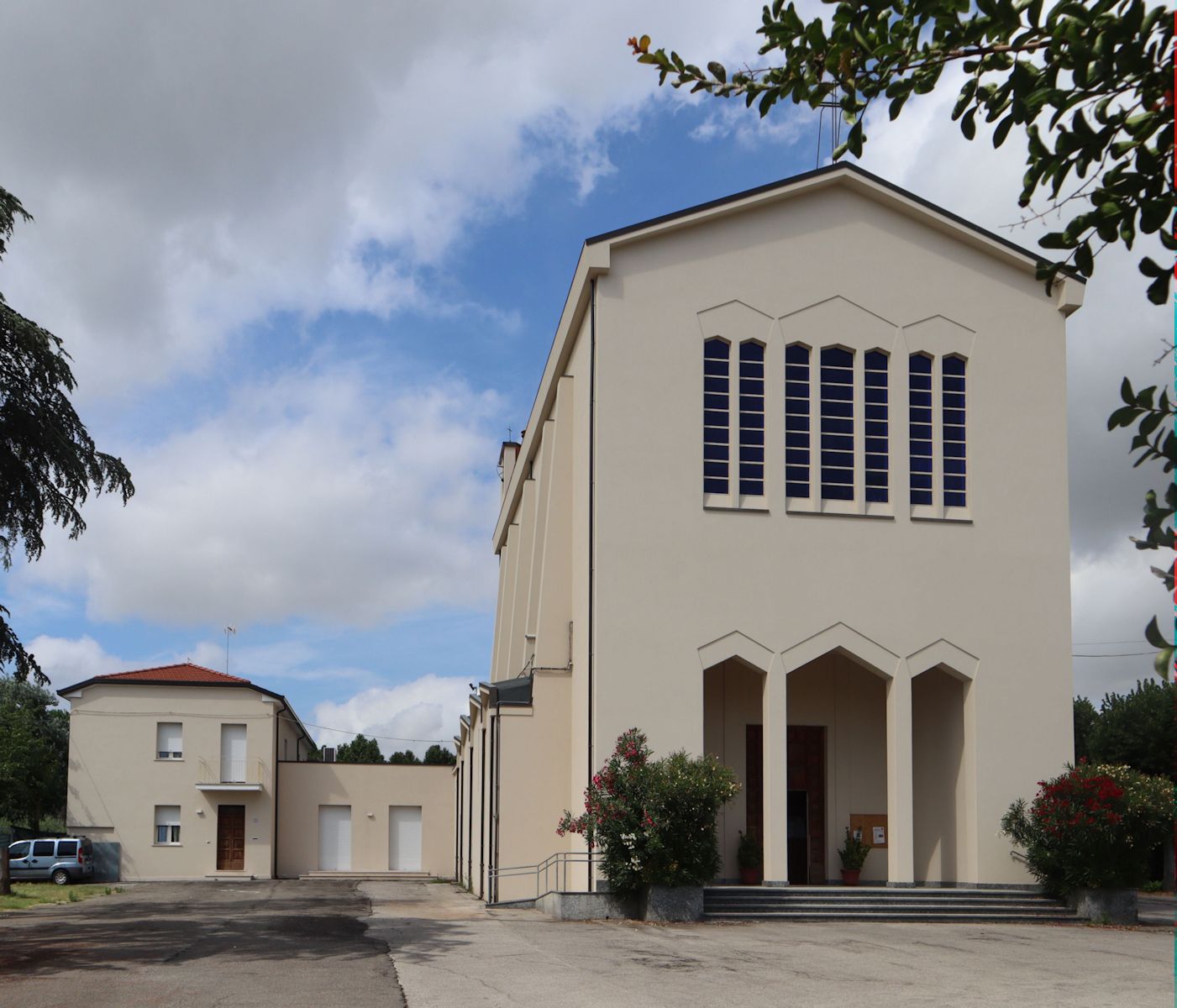 Pfarrhaus und Kirche Madre del Bell'Amore in Santa Monica