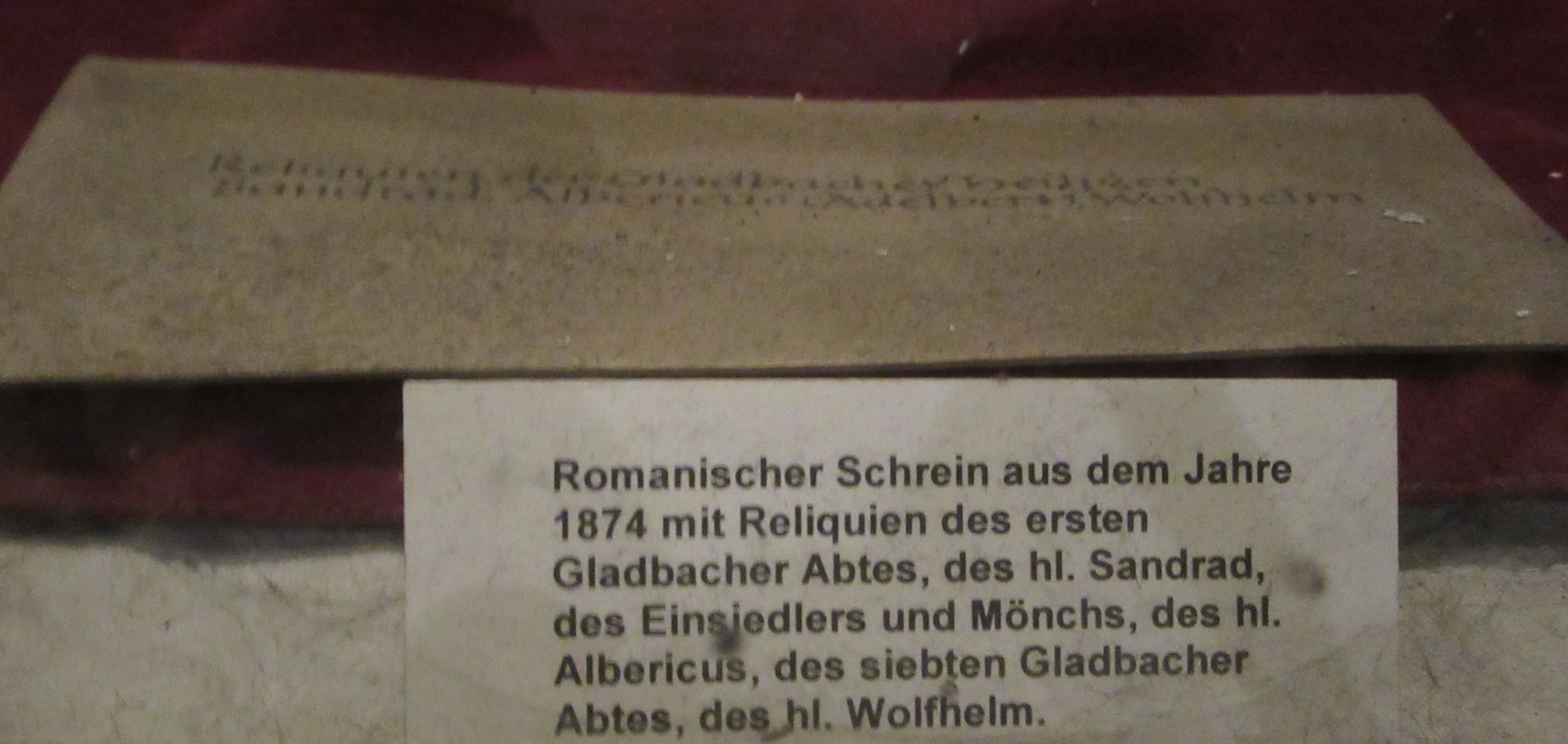 Reliquienkasten mit Gebeinen von Sandrad, Adelbert von Gladbach und Wolfhelm, 1874, im Münster in Mönchengladbach