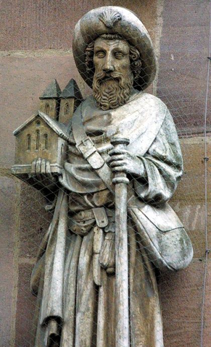 Statue an der Westfassade der Sebalduskirche in Nürnberg