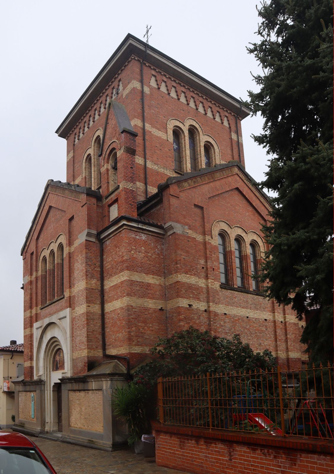 Sanktuarium Beato Valfré, erbaut 1800 an der Stelle seines Geburtshauses in Verduno