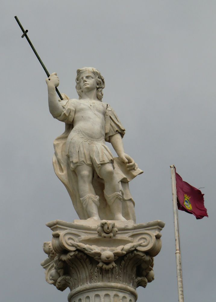 Statue an der Puerta de Tierra in Cádiz