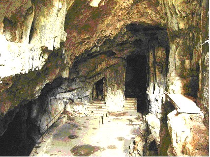 Grotte, in der Servulus gelebt haben soll