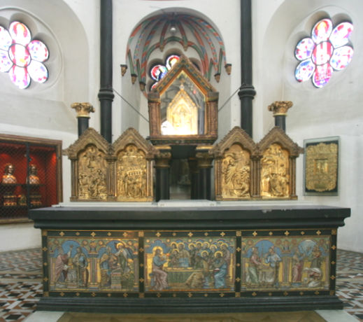 Severinschrein in der Kirche St. Severin in Köln