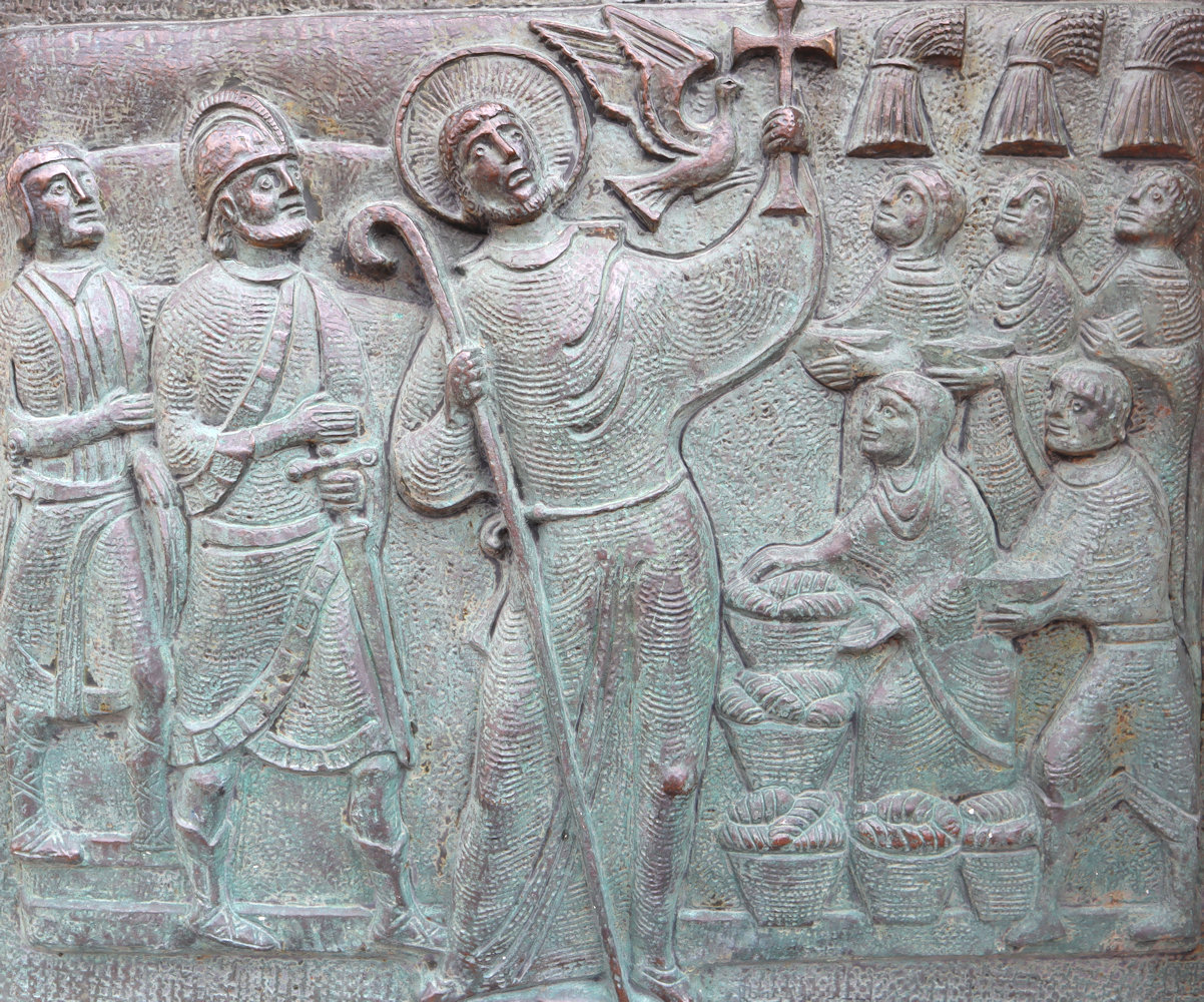 Jakob Kopp: Bronzerelief, 2000, am Portal des Domes in St. Pölten