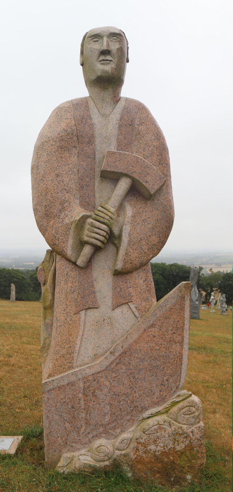 Vincent Lemaçon: Statue, 2021, im „Vallée des Saints” nahe Carnoët bei Saint-Brieuc