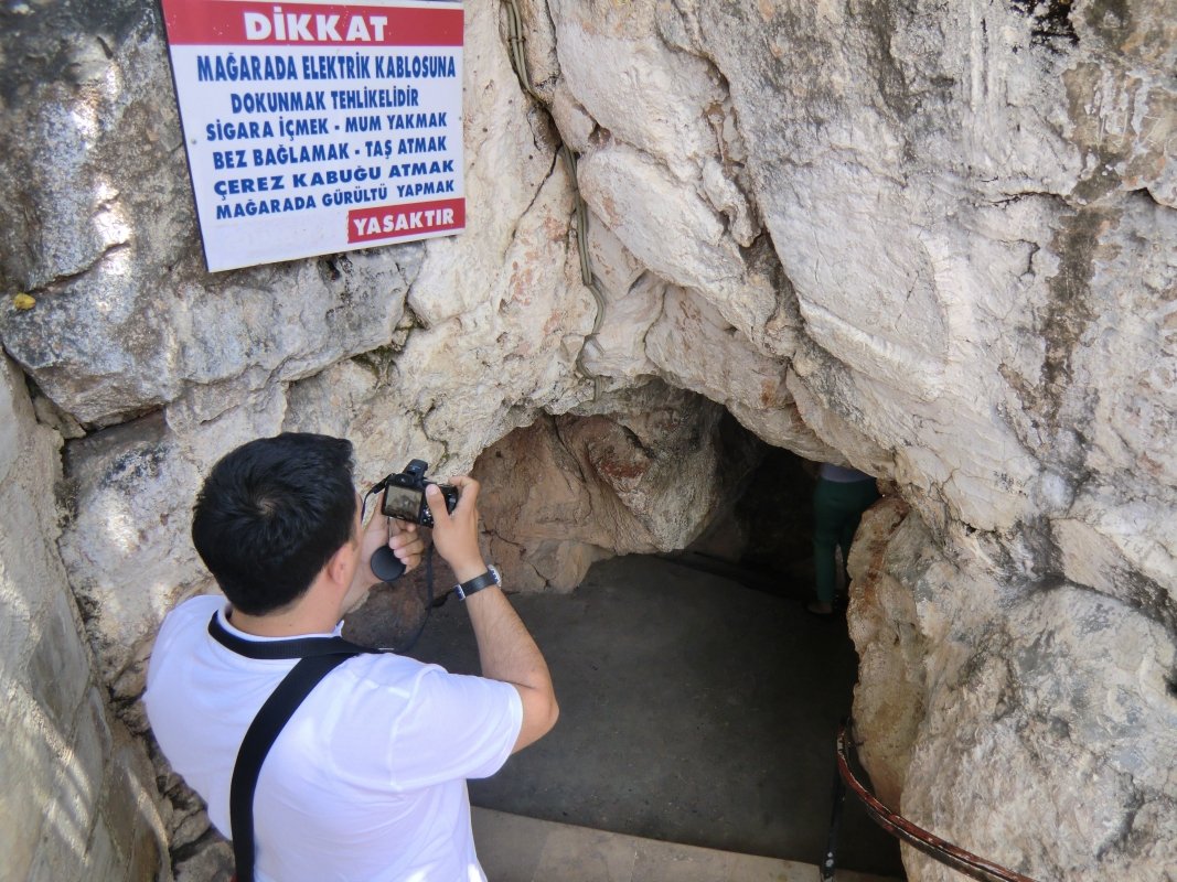 Der Eingang zur Höhle in Dedeler bei Tarsus
