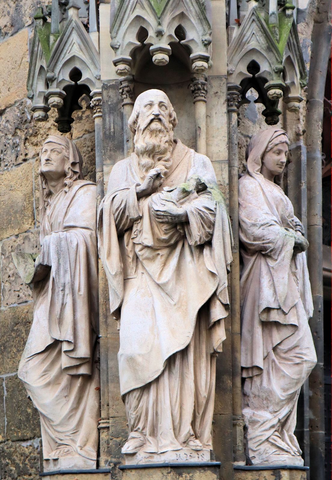 Arthur Trebst: Simeon mit Hanna (links) und Maria (rechts), Statuen, 1894, an der Thomaskirche in Leipzig