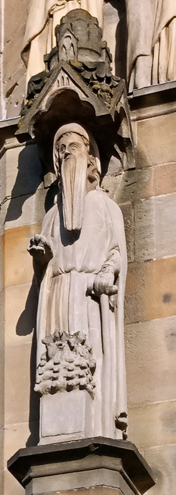 Statue an der Liebfrauenkirche in Trier