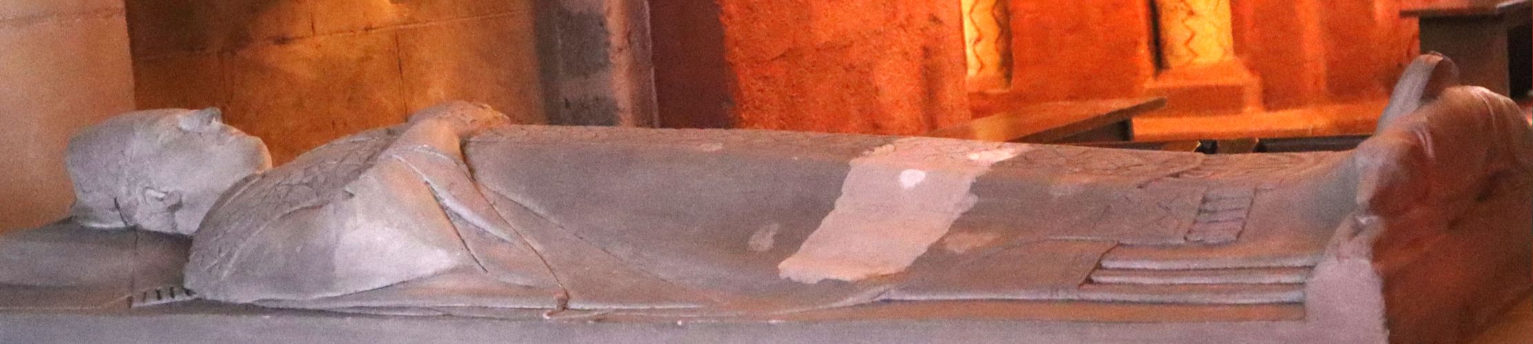 Liegefigur, 15. Jahrhundert, in der Kirche Saint-Paterne in Saint-Pair-sur-Mer