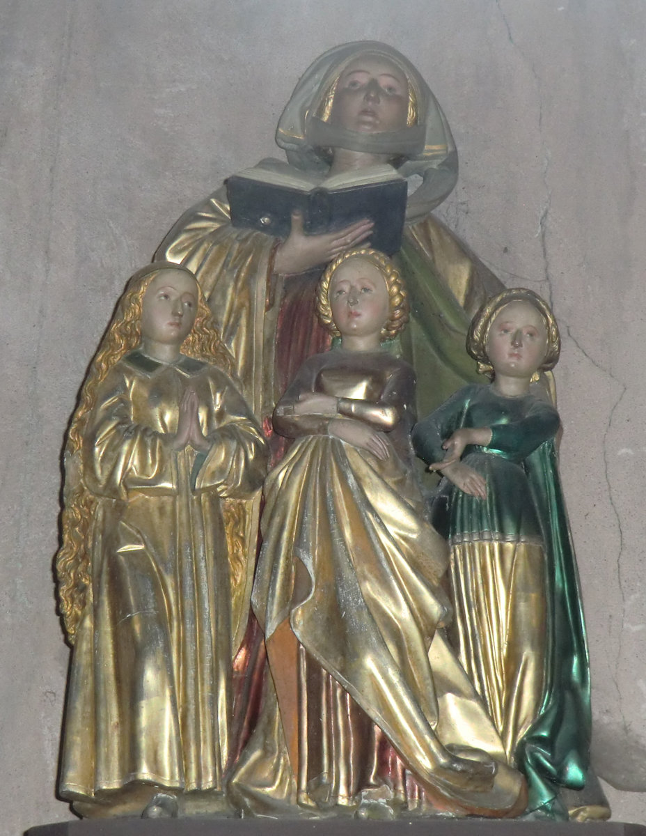 Statue in der Kirche des ehemaligen Klosters in Eschau