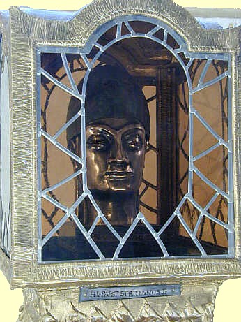 Reliquienbehälter für den Kopf von Stephanus, in der Katharinenkapelle im Dom in Speyer