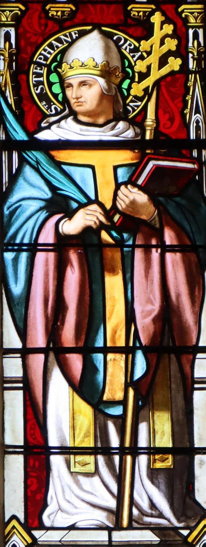 Glasfenster in der Pfarrkirche in Saint-Martin-la-Plaine bei Saint-Étienne in Frankreich