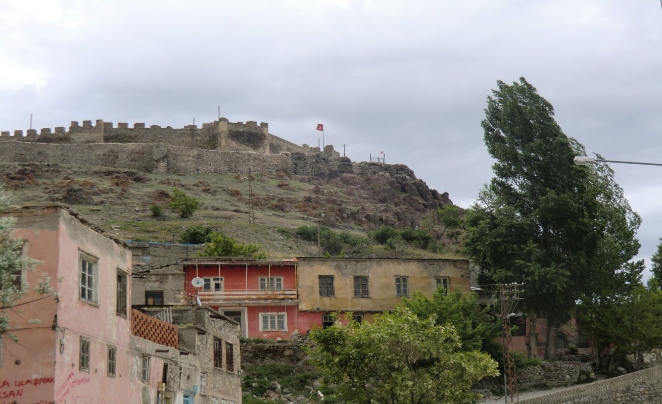 Festung in Valaršakert in Armenien - dem heutigen Pasinler in der Türkei