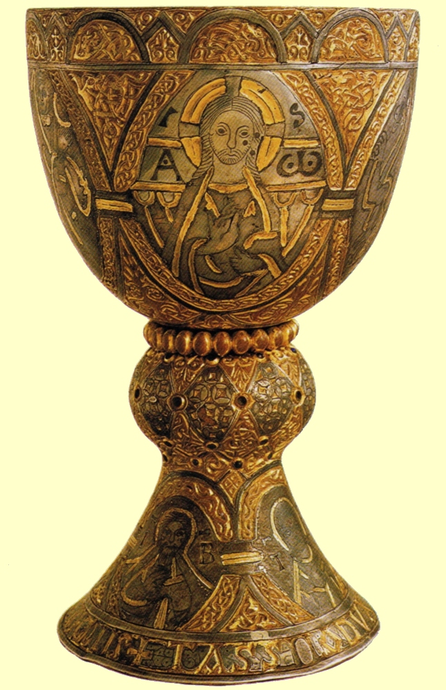 Der Tassilokelch, 768, im Museum des Stiftes Kremsmünster. Er wird jedes Jahr am Gründonnerstag bei der Messe benutzt.
