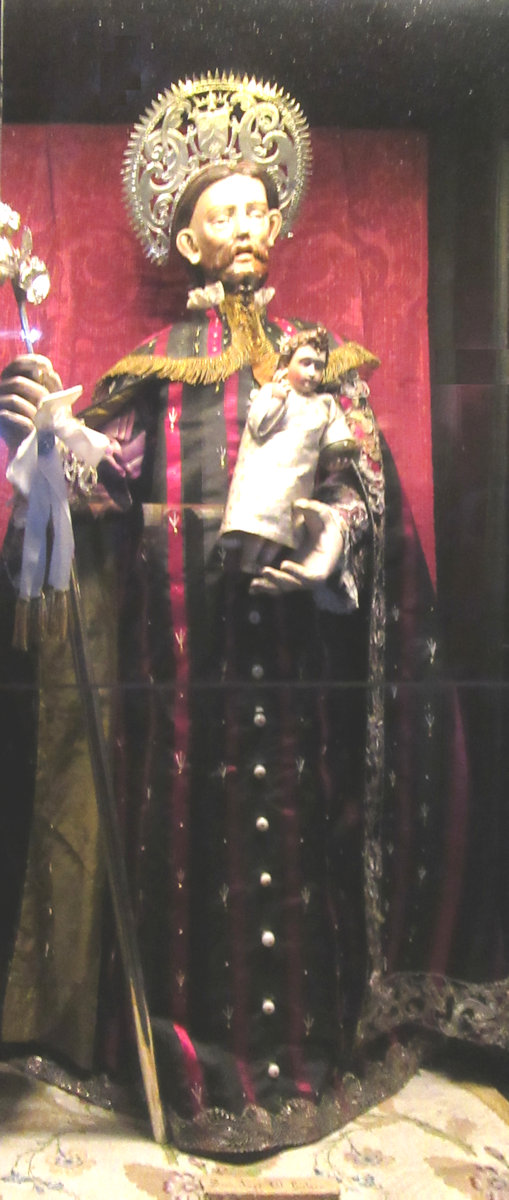 Josephstatue, die der Überlieferung zufolge oft zu Theresa sprach. In ihrer Zeit als Oberin habe sie diese Statue auf ihren Stuhl gestellt, wenn sie auf Reisen ging. Im Museum im Karmelitinnenkloster de la Encarnación in Ávila.