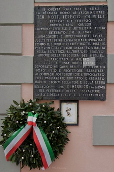 Gedenktafel an Teresio Olivellis Geburtshaus in Bellagio