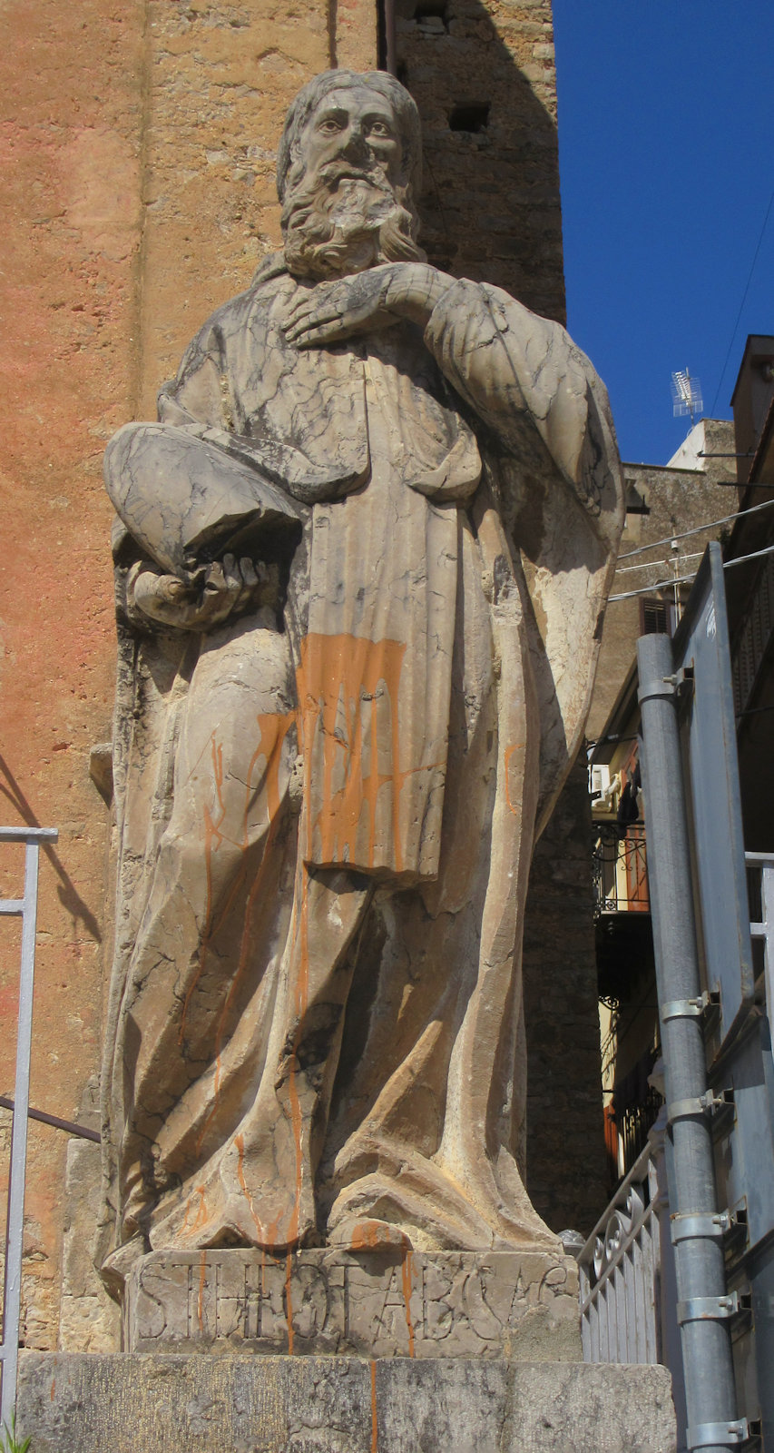 Statue vor dem Dom in Caccamo