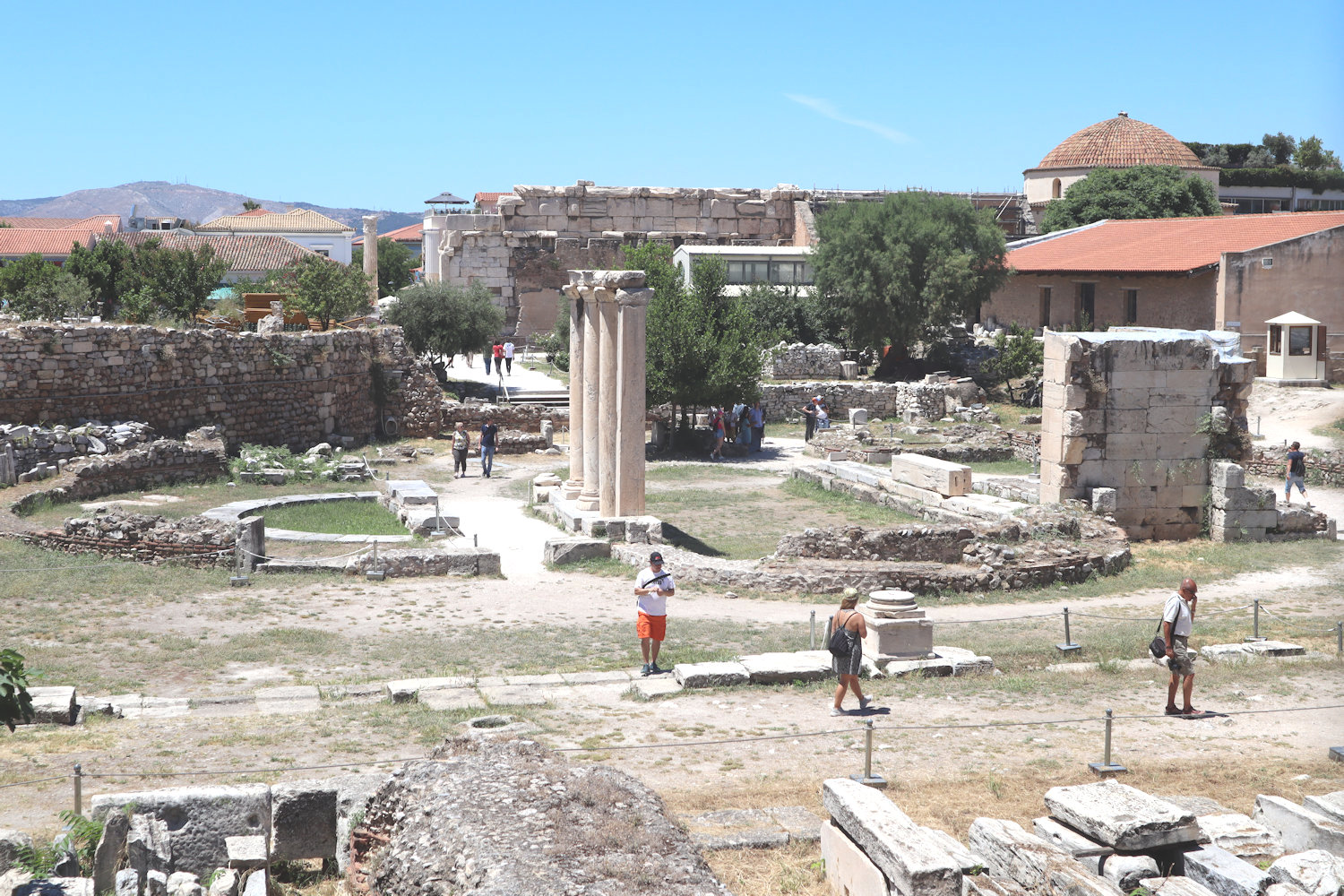 Ruinen der Anfang des 5. Jahrhunderts offenbar als Bischofskirche errichteten Kirche Megala Panagia im Gelände der Ausgrabungen an der Hadriansbibliothek in Athen