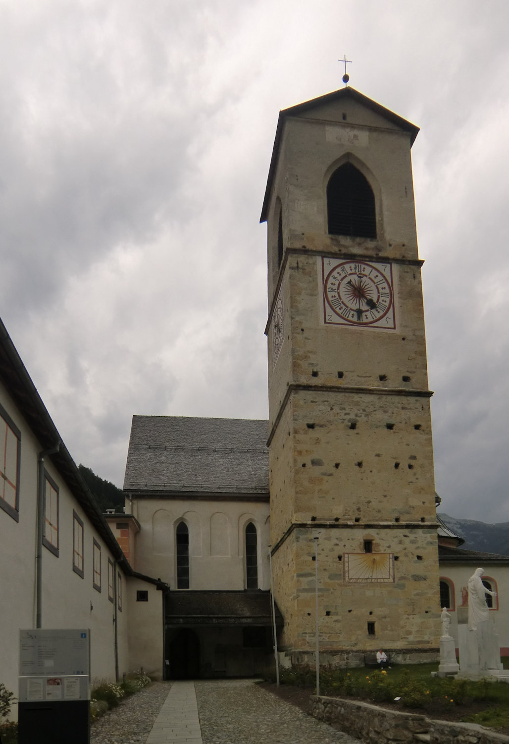 Kirche des Benediktinerinnenklosters - zugleich Pfarrkirche, die seit 1696 von Patres aus dem Kapuzinerorden betreut wird - in Müstair