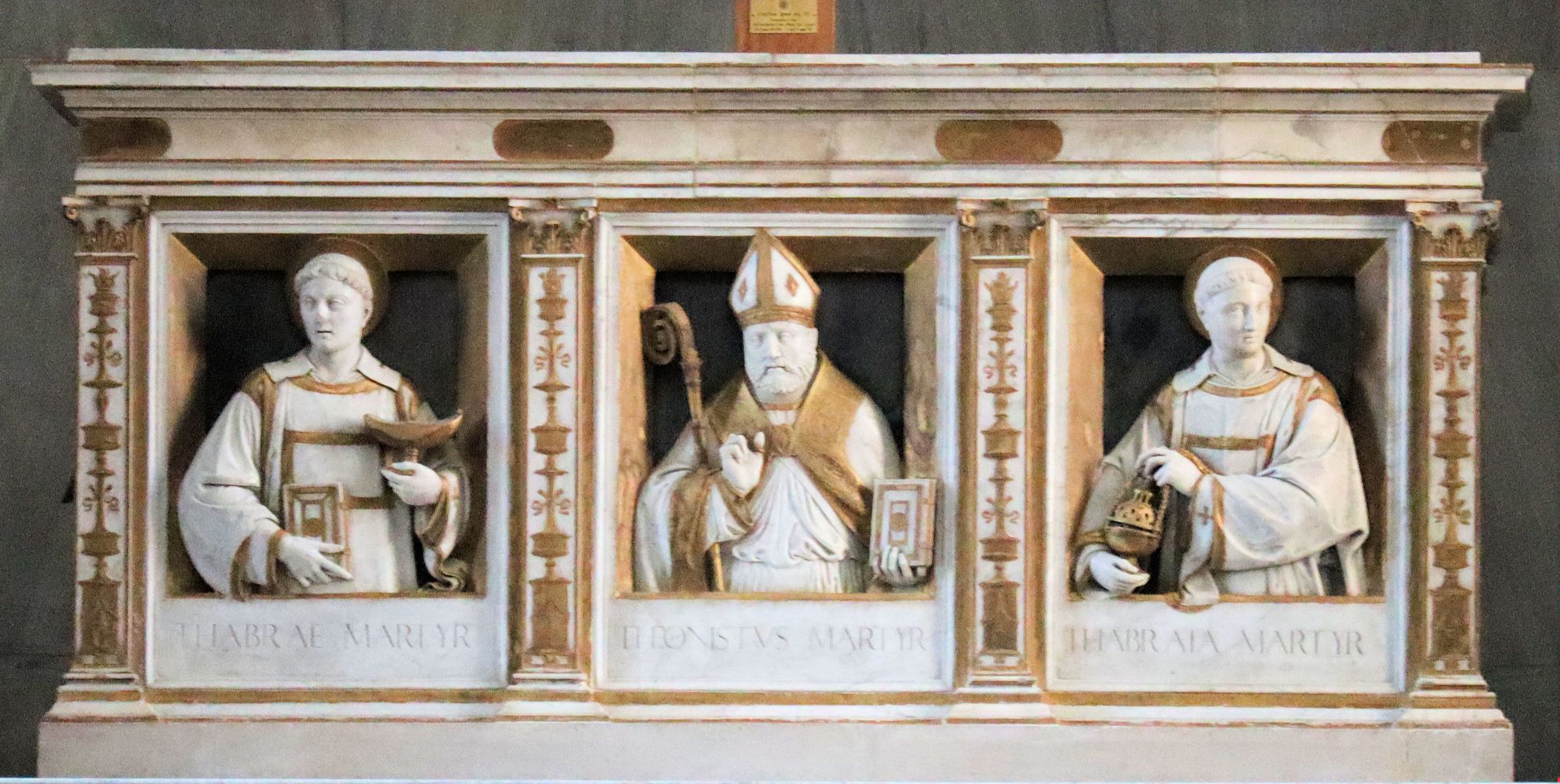 Tullio Lombardo: alter Hochaltar  mit Theonestus (Mitte) sowie Tabra und Tabrartha, 14. Jahrhundert, in der Kathedrale in Treviso