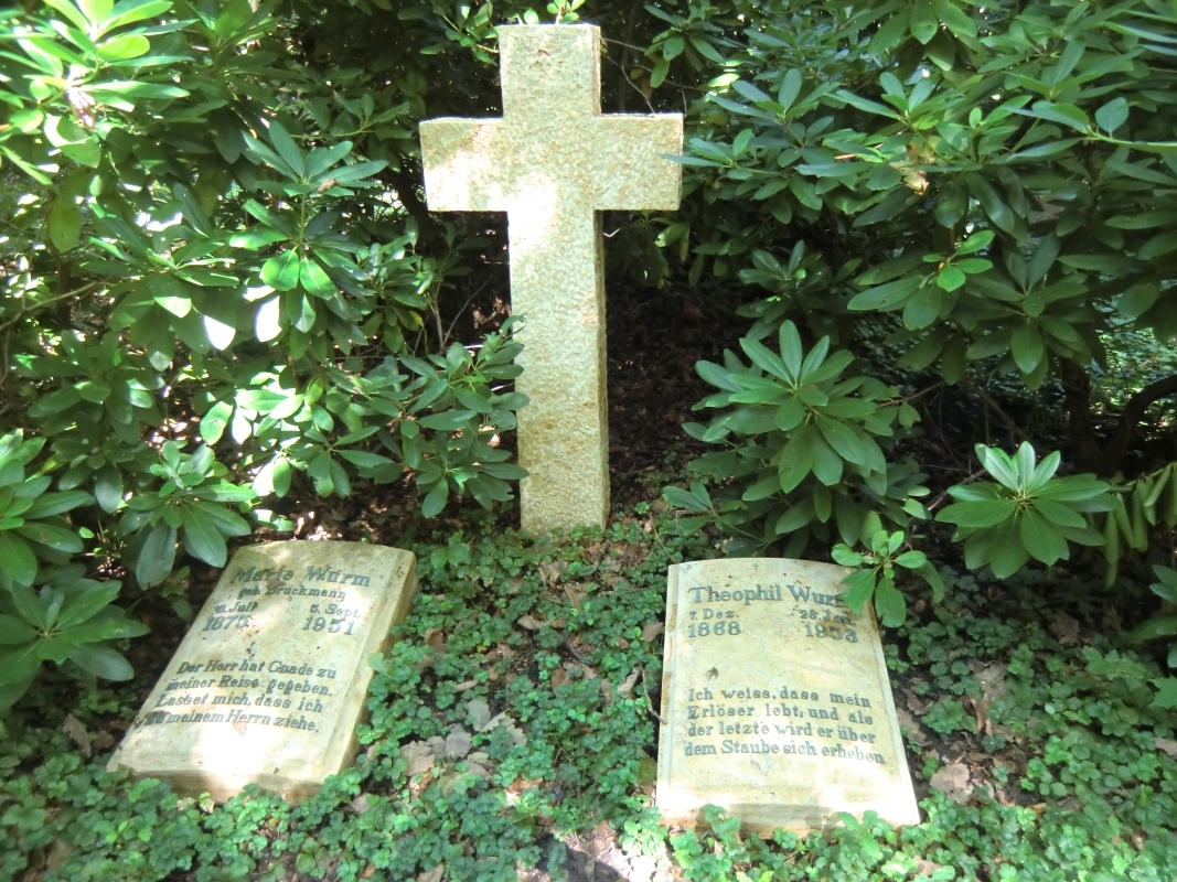 Grab von Theophil Wurm und seiner Frau auf dem Stuttgarter Waldfriedhof