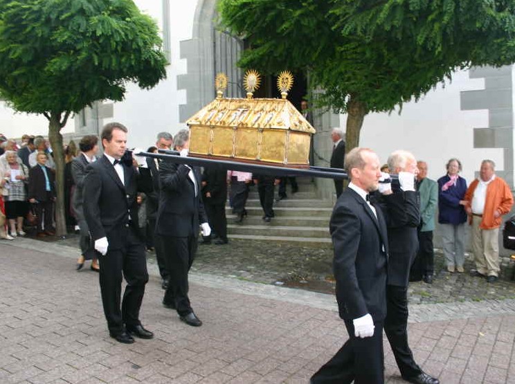 Der Reliquienschrein von Zeno, Theopompus und Synesius beim 'Hausherrenfest' 2009