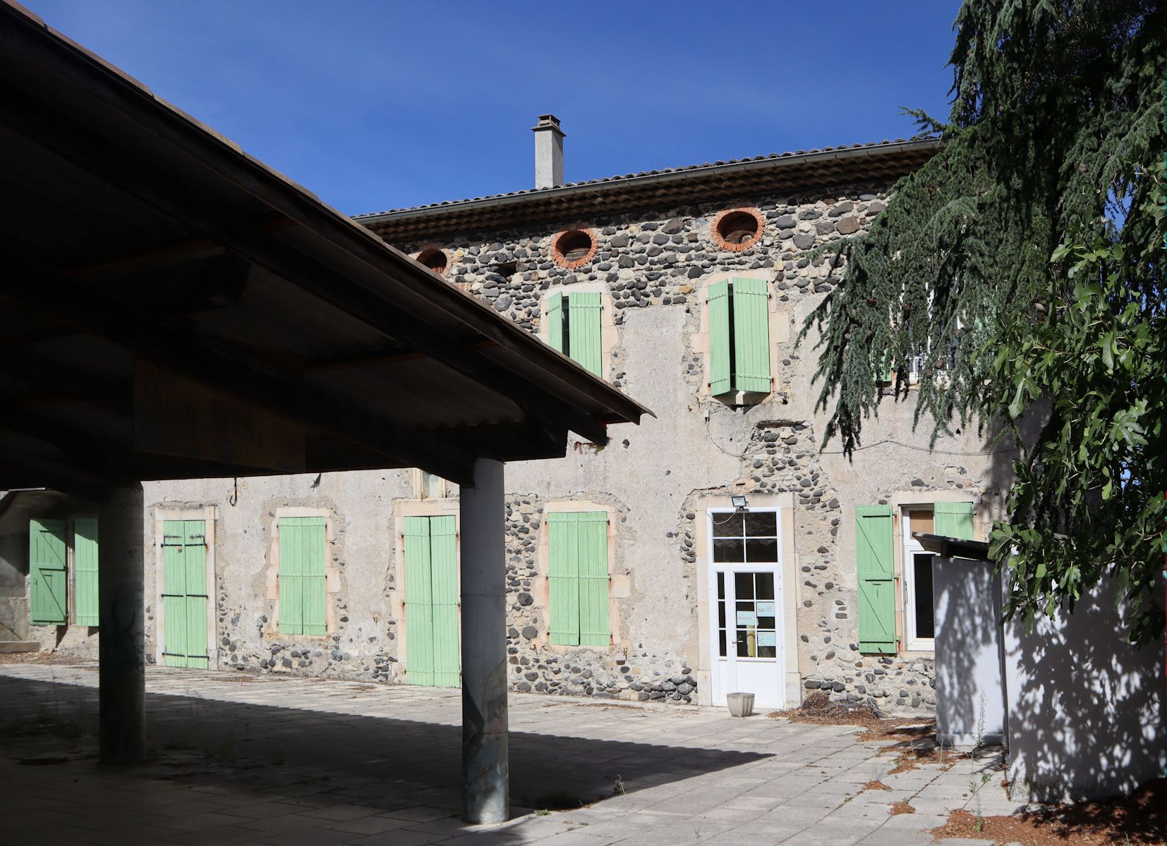 Schule Saint-Régis in Alba-la-Romaine