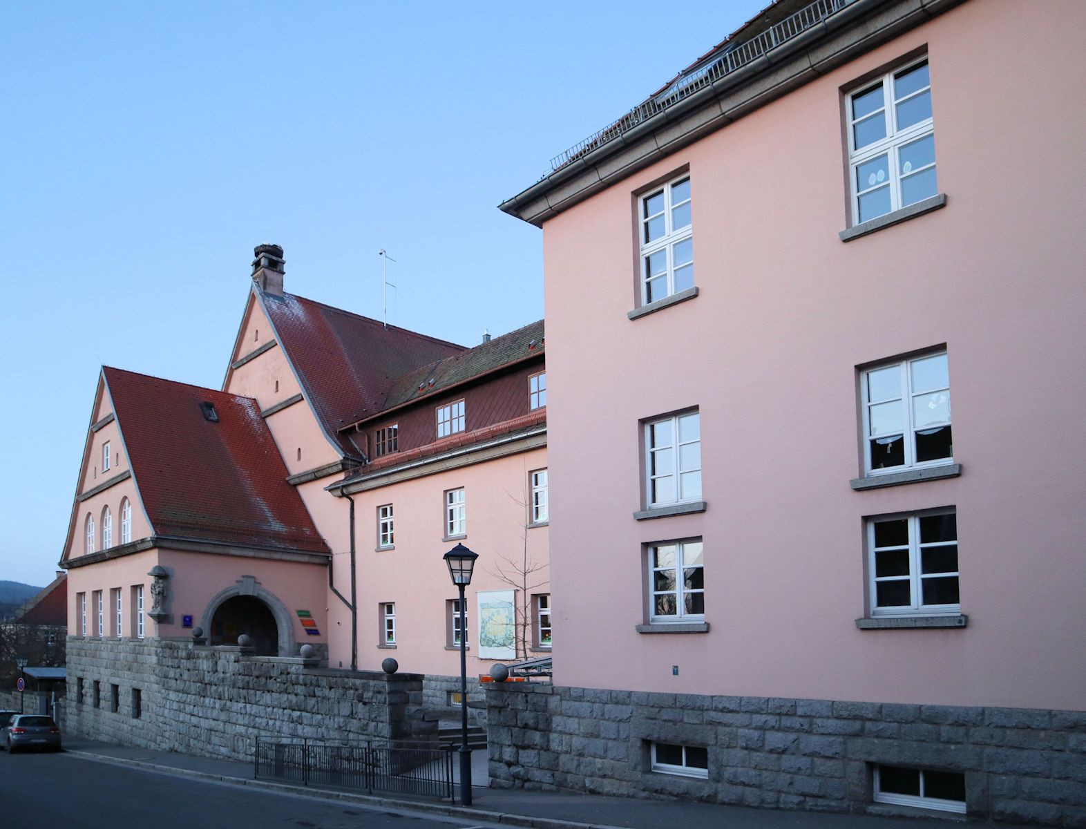ehemalige Schule, heute Kindertageseinrichtung Theresia-Gerhardinger-Haus in Neunburg vorm Wald