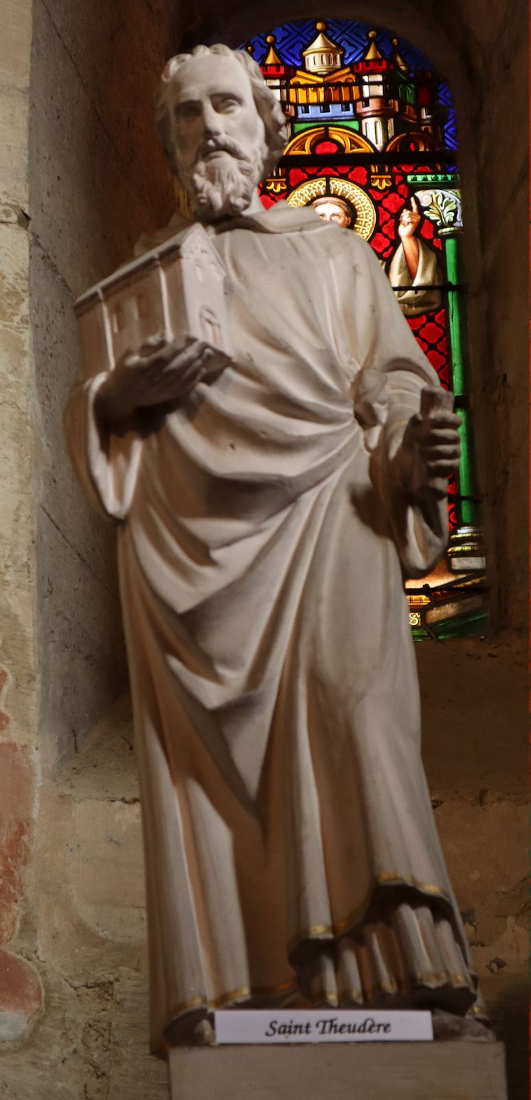 Statue in der Klosterkirche in Saint-Chef