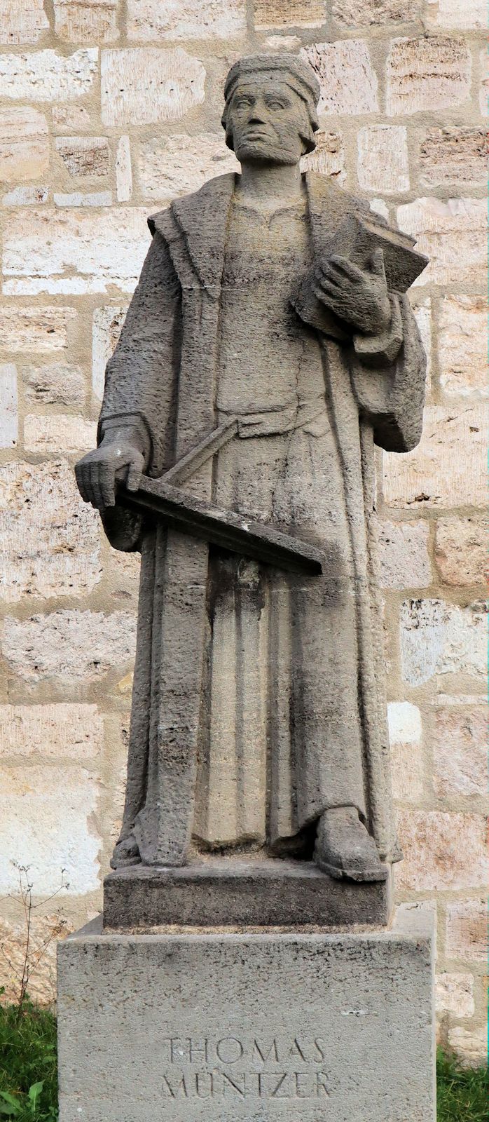 Will Lammert: Denkmal, 1957, vor der Stadtmauer am Frauentor in Mühlhausen