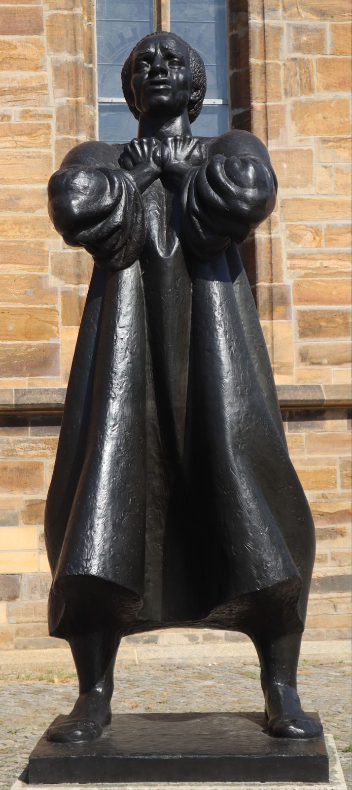 Statue an der Katharinenkirche in Zwickau