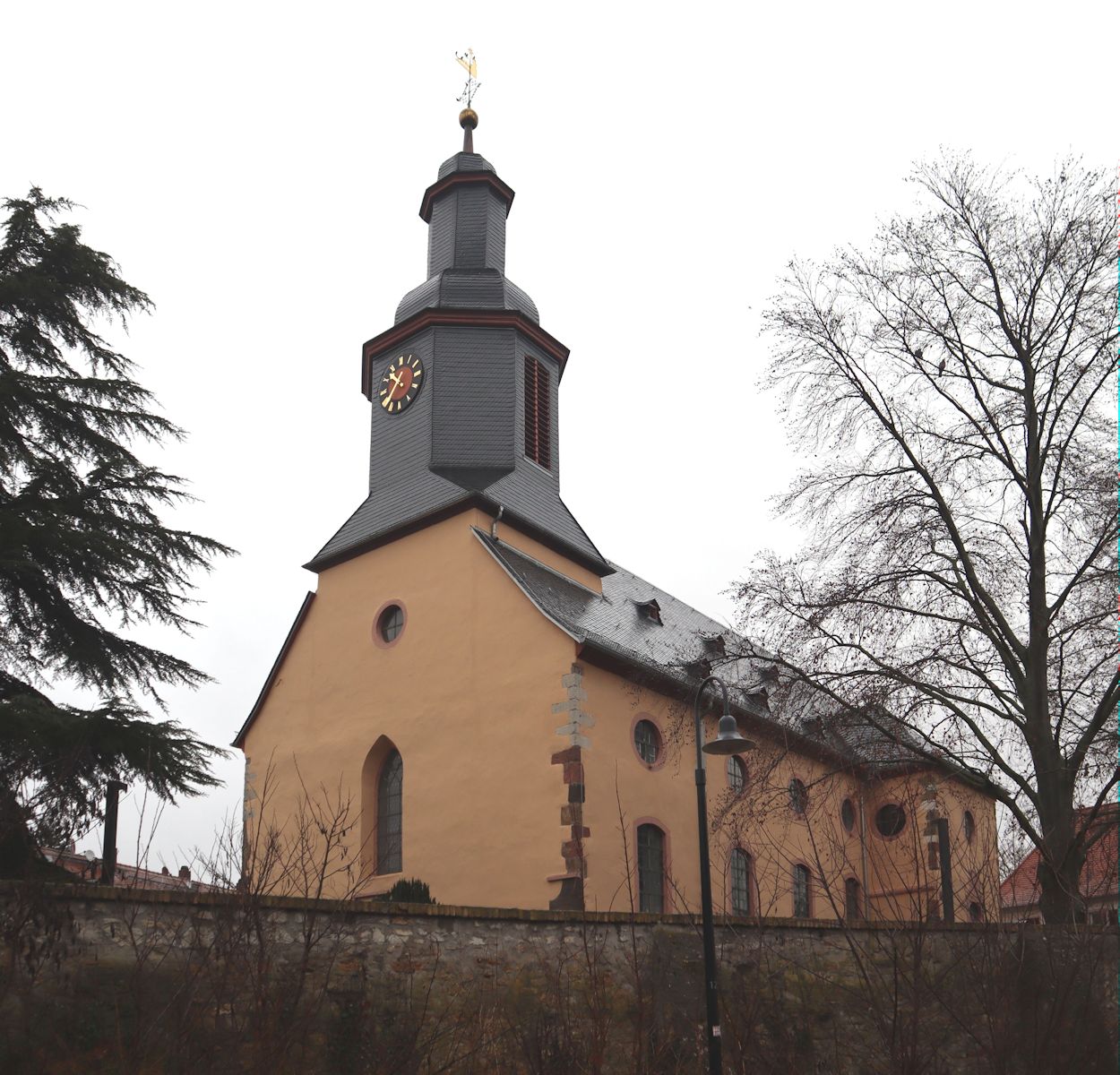 Laurentiuskirche an der Stelle der ehemaligen Königspfalz in Trebur